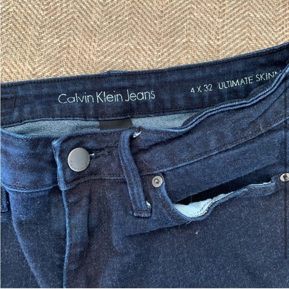 Excellent Preowned Condition Calvin Klein Jeans Size 4. Very Cute. - Picture 4 of 6